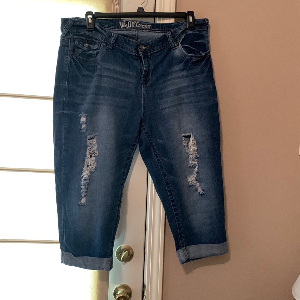 Wallflower Capris